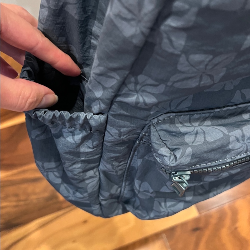 Aloha Collection Keep It Light Backpack in Pua Check - Picture 12 of 15